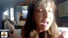 Putar Hot milf marie mengambil kembali beban merah-panas yang besar