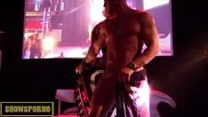 Putar Hot pornoasterisks memasangkan artis striptis di represent